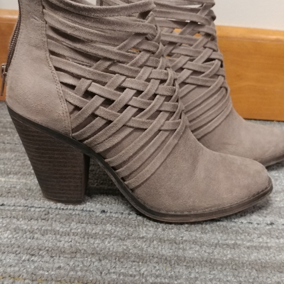 Fergalious booties - Picture 1 of 3